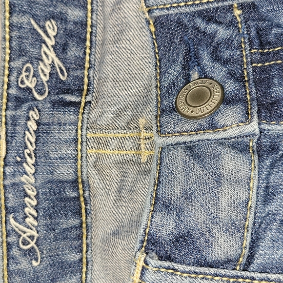 American Eagle | Distressed Boy Fit Jeans | Size 6 Regular - Picture 4 of 5